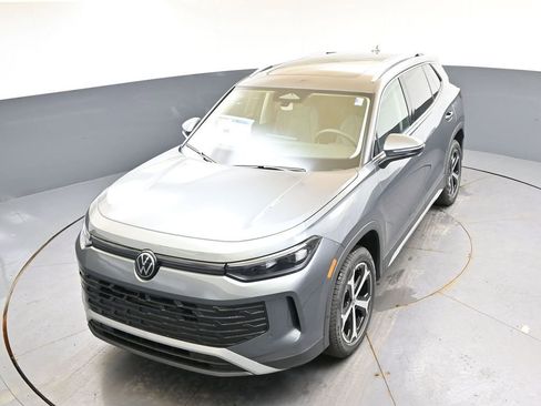New 2026 Volkswagen Tiguan SE image 45