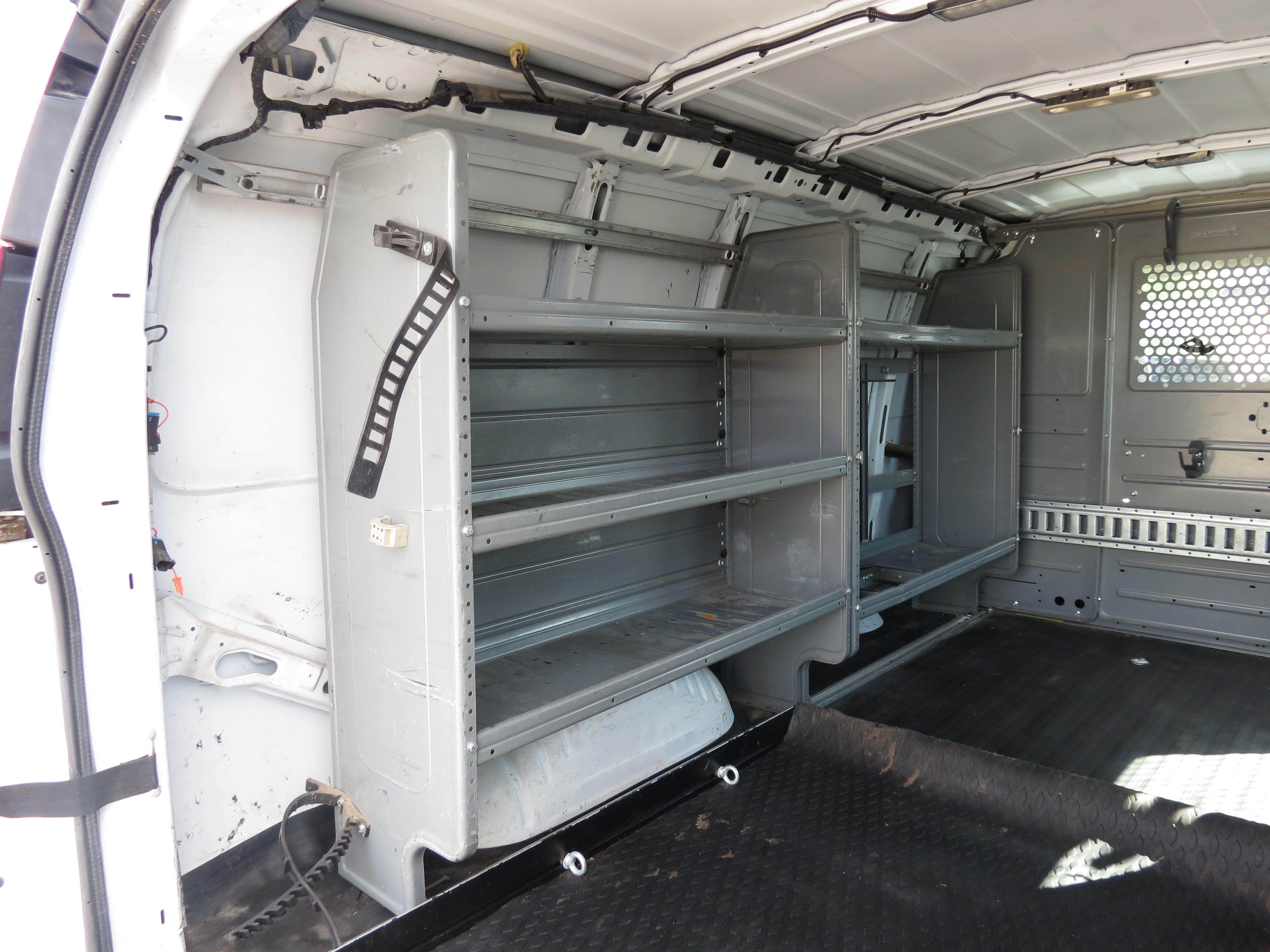 Used 2015 Chevrolet Express 2500 RWD image 28
