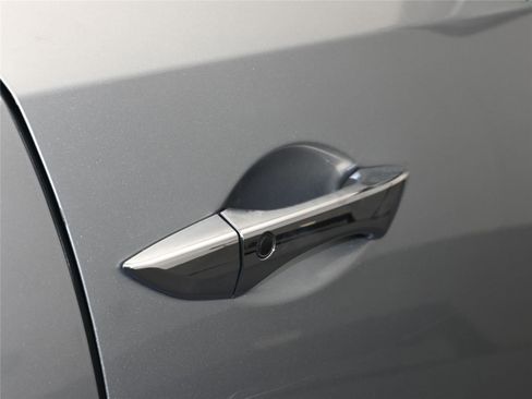 Used 2018 Acura MDX BASE image 17