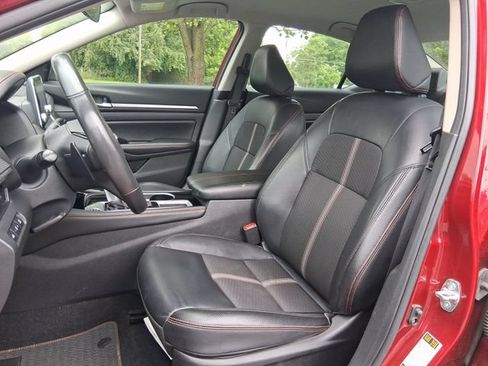 Used 2024 Nissan Altima 2.5 SR FWD image 12