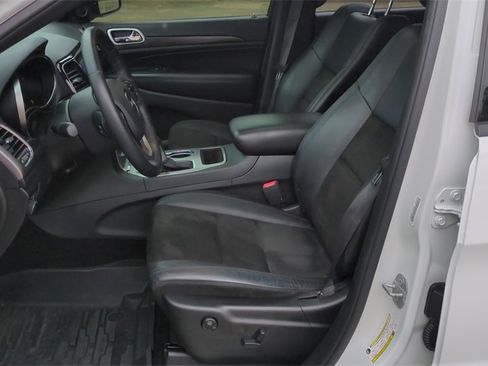 Used 2019 Jeep Grand Cherokee Altitude image 10