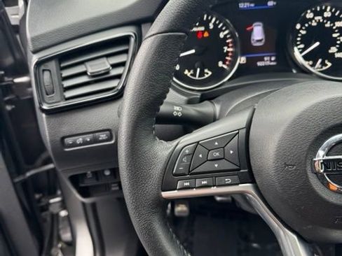 Used 2019 Nissan Rogue SV AWD/4WD image 17