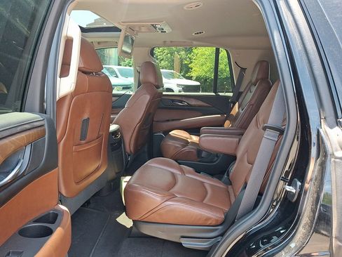 Used 2020 Cadillac Escalade Luxury w/ Escalade Sport Edition AWD/4WD image 12