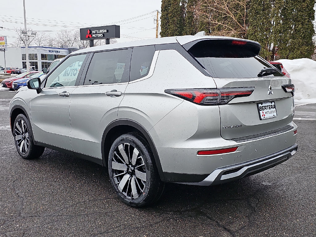 New 2026 Mitsubishi Outlander SE AWD/4WD image 3