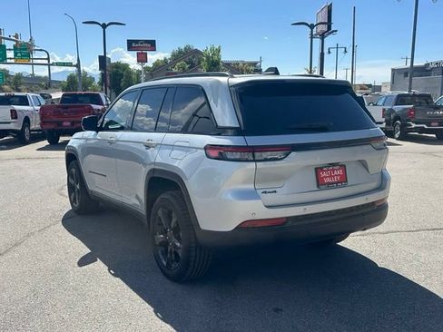 Certified 2023 Jeep Grand Cherokee Altitude AWD/4WD image 5