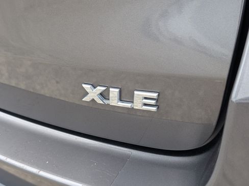 Used 2017 Toyota Highlander XLE FWD image 27