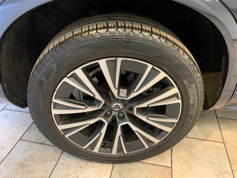 Used 2022 Volvo XC90 T6 Momentum w/ Climate Package image 11