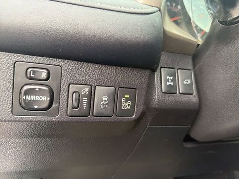 Used 2015 Toyota RAV4 Limited w/ Technology Package image 19