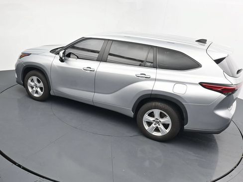 Used 2023 Toyota Highlander LE FWD image 25