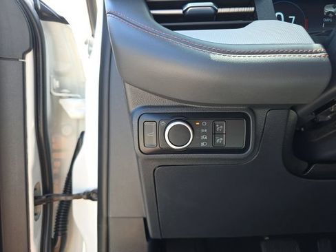 Used 2025 Ford Explorer Active AWD/4WD image 24
