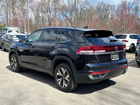 Certified 2025 Volkswagen Atlas Cross Sport SE image 2