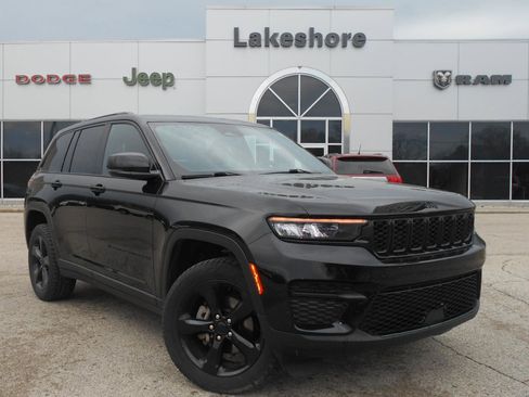 Certified 2022 Jeep Grand Cherokee Altitude AWD/4WD image 3