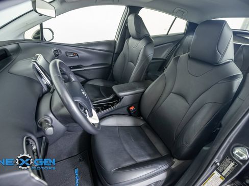 Used 2017 Toyota Prius Prime Premium w/ Carpet Mat Package FWD image 27