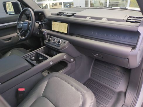 Used 2024 Land Rover Defender 110 X-Dynamic SE image 27