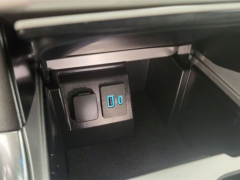 Used 2022 Ford Explorer XLT w/ Equipment Group 202A image 19