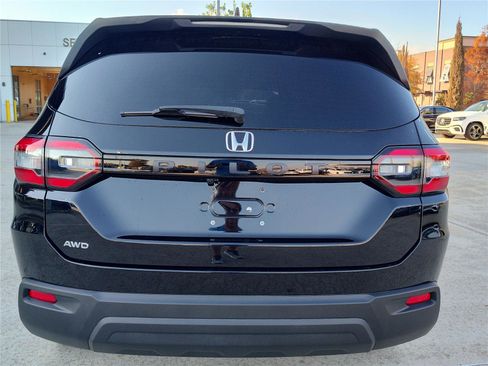 Used 2023 Honda Pilot LX image 5