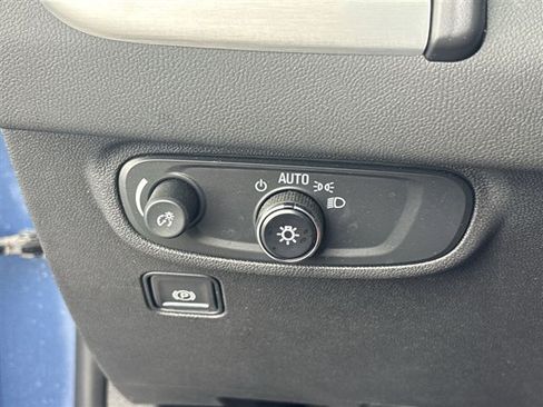 Used 2024 GMC Terrain SLE w/ Driver Convenience Package FWD image 17