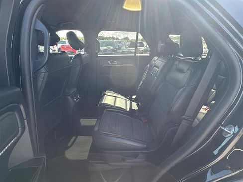 Used 2025 Ford Explorer ST-Line w/ ST-Line Street Pack AWD/4WD image 19