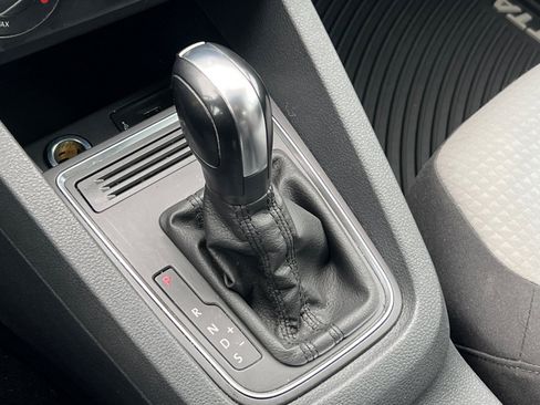 Used 2017 Volkswagen Jetta S image 17