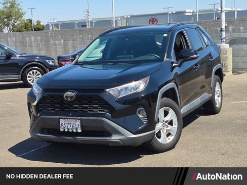Used 2019 Toyota RAV4 XLE AWD/4WD image 1