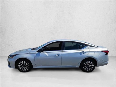 Used 2024 Nissan Altima 2.5 SV FWD image 8