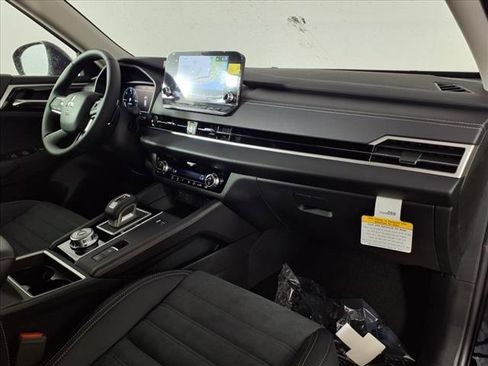 New 2025 Mitsubishi Outlander SE image 7