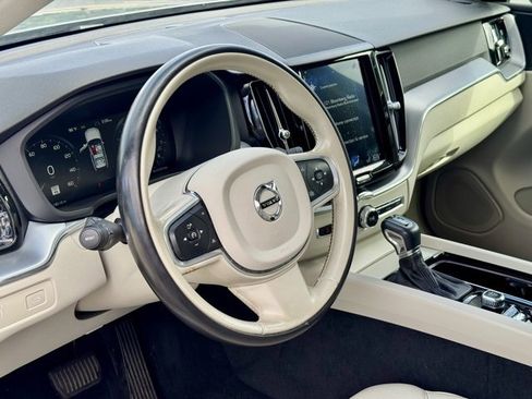 Used 2020 Volvo XC60 T5 Momentum w/ Protection Package Premier image 26