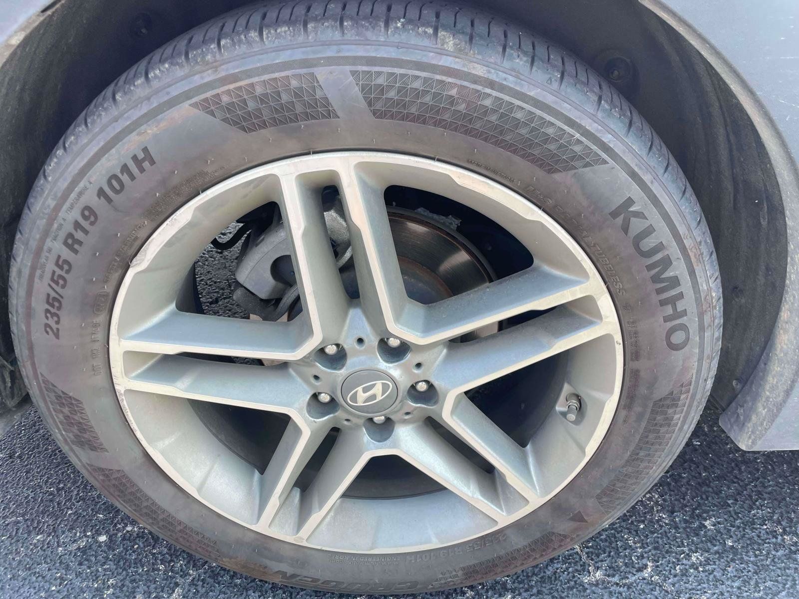 Used 2018 Hyundai Santa Fe Limited FWD image 11