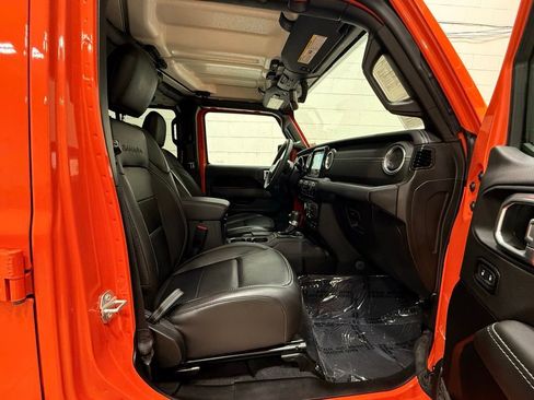 Used 2023 Jeep Wrangler Unlimited Sahara AWD/4WD image 32