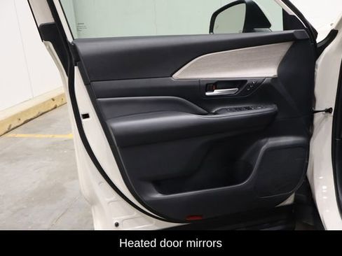 Used 2024 Toyota Grand Highlander Limited image 16