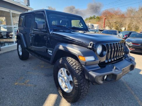 Used 2018 Jeep Wrangler Unlimited Sport S AWD/4WD image 3
