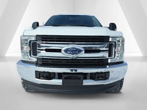 Used 2017 Ford F250 XLT image 2