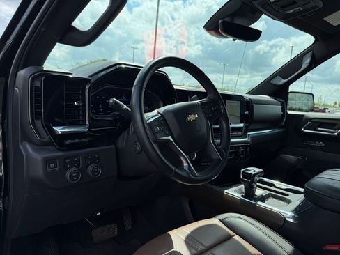 Used 2025 Chevrolet Silverado 1500 High Country w/ Technology Package AWD/4WD image 10