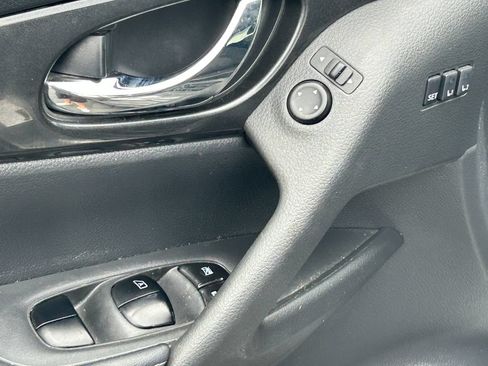 Used 2018 Nissan Rogue SV w/ Premium Package AWD/4WD image 28