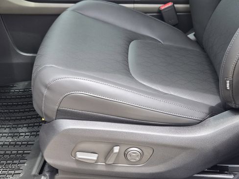 New 2026 Kia Carnival EX FWD image 19