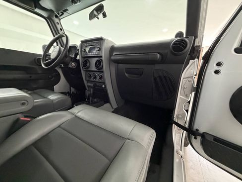Used 2009 Jeep Wrangler X AWD/4WD image 17