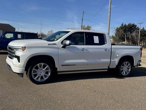 Used 2022 Chevrolet Silverado 1500 High Country w/ High Country Premium Package image 3