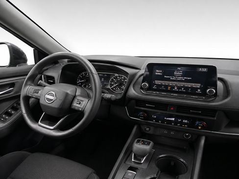 Used 2025 Nissan Rogue SV FWD image 14