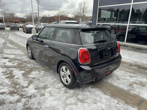 Used 2019 MINI Cooper 2-Door Hardtop image 3