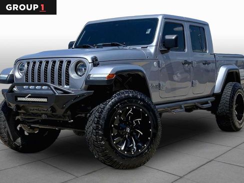 Used 2020 Jeep Gladiator Overland AWD/4WD image 1