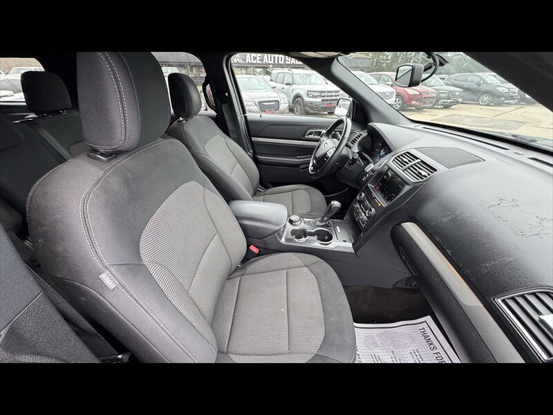 Used 2018 Ford Explorer XLT w/ Equipment Group 201A AWD/4WD image 12