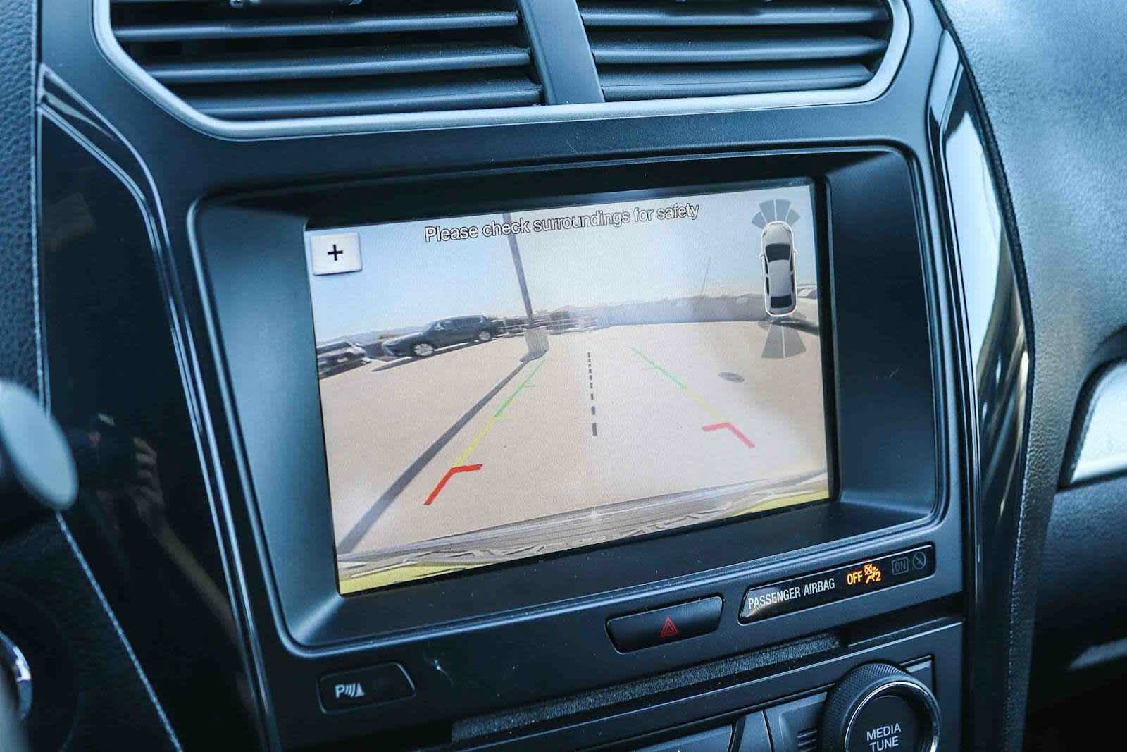 Used 2018 Ford Explorer XLT w/ Equipment Group 202A FWD image 25