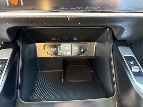 Used 2025 Kia Sorento S image 21