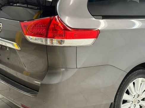 Used 2011 Toyota Sienna Limited image 10