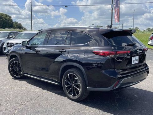 Used 2021 Toyota Highlander Limited FWD image 5