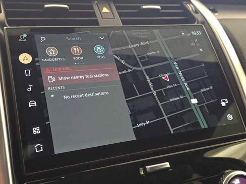 New 2025 Land Rover Discovery Dynamic SE image 30