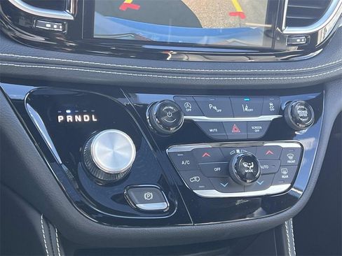 New 2026 Chrysler Pacifica Limited image 16