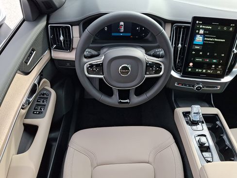 New 2026 Volvo XC90 B5 Core w/ Protection Package Premier image 8