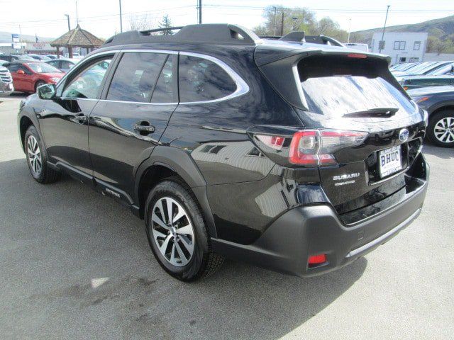 Used 2023 Subaru Outback Premium AWD/4WD image 4