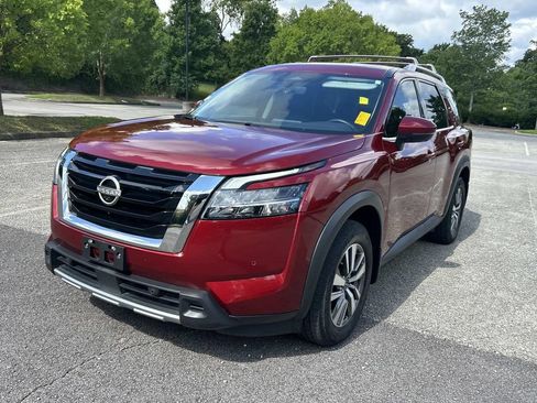 Used 2023 Nissan Pathfinder SL AWD/4WD image 3